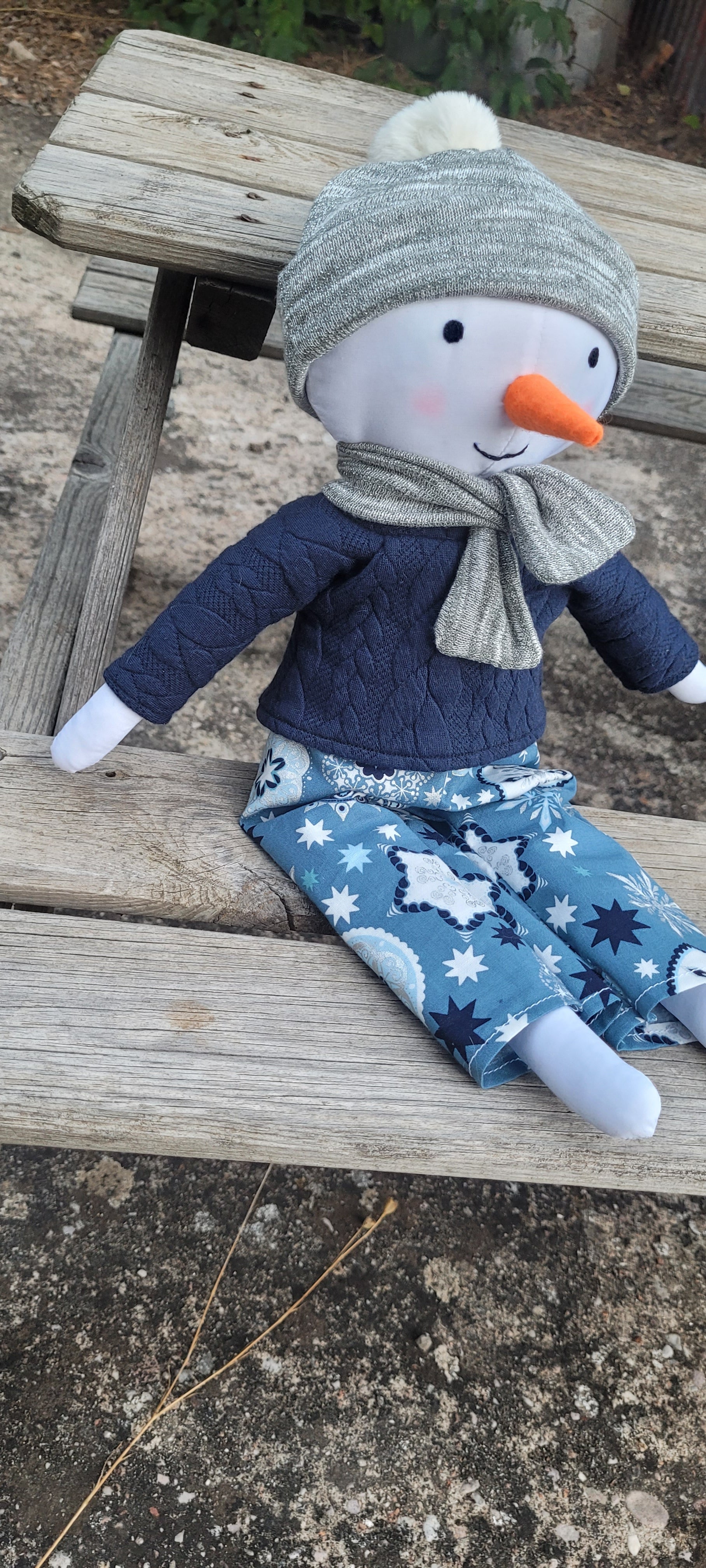 ✨ Voici ton adorable doudou : un petit bonhomme des neiges plein de charme ! ❄️☃️