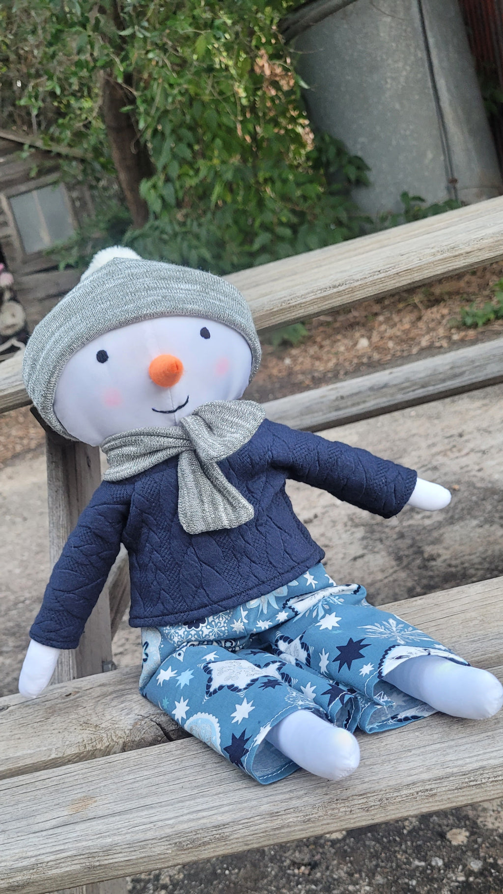 ✨ Voici ton adorable doudou : un petit bonhomme des neiges plein de charme ! ❄️☃️