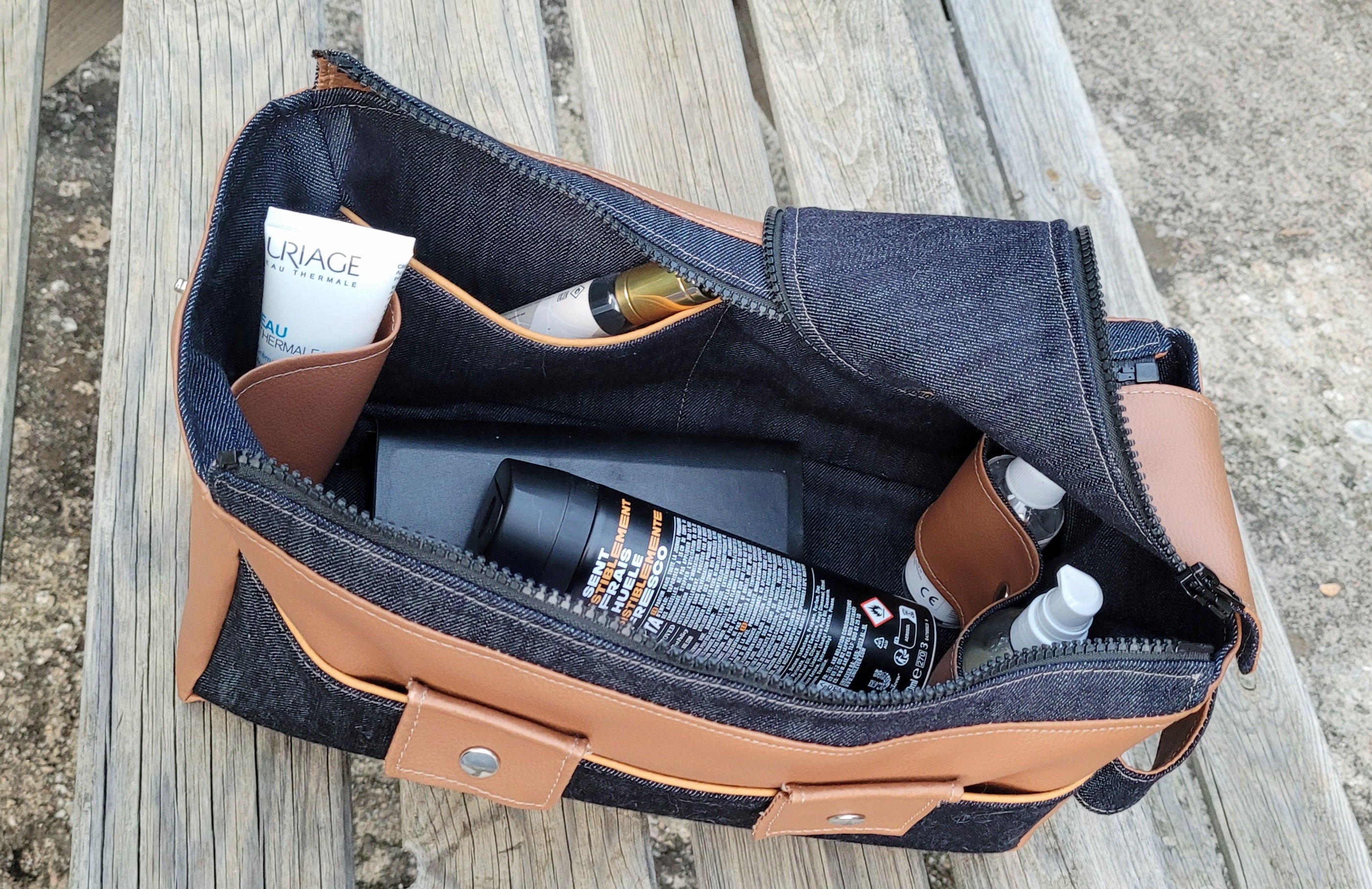 Trousse de toilette cousue main – Élégance & Praticité