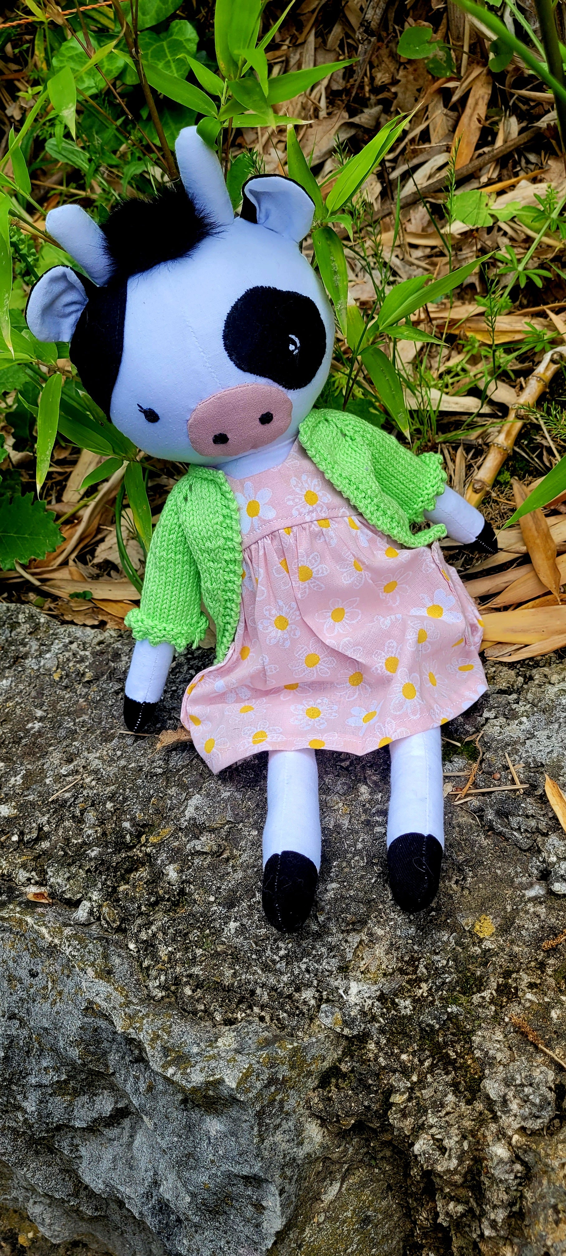 Voici Marguerite, la vache la plus adorable du pâturage enchanté ! ✨